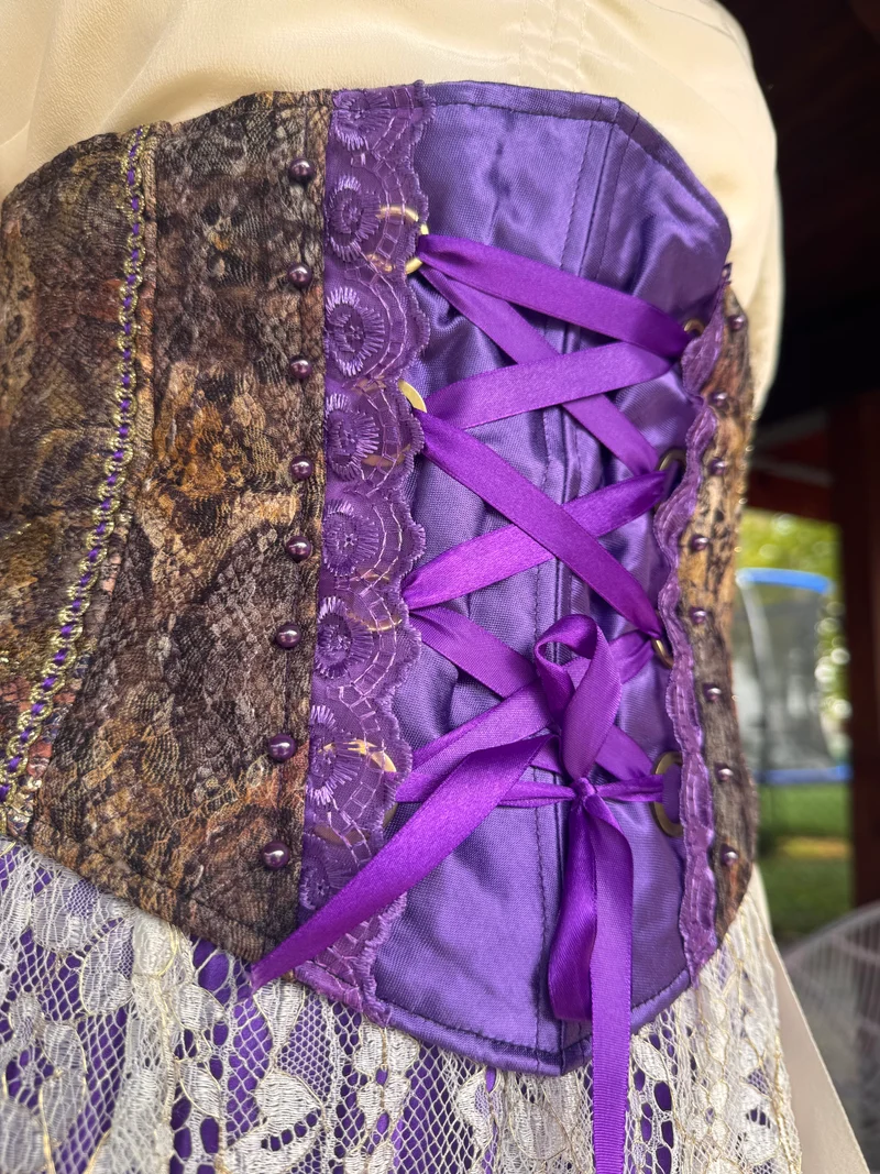 Tian von Tastique Dirndl, 4-Teiler Mieder, Rock, Schürze, lila, Gr. 38 Unikat