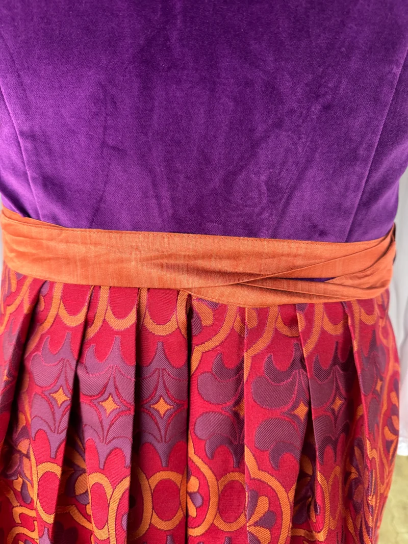 Dirndl Alpenfee, Fabienne, Orange, lila, rot, Samtdirndl, 75cm