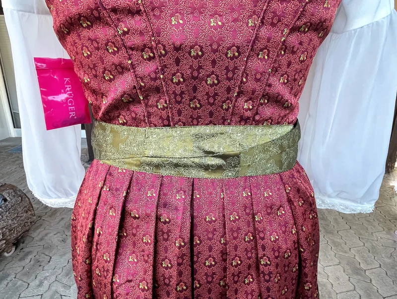 Dirndl Krüger Madl, Helmina, Midi 60 cm, Rost, Grün, Gr. 42