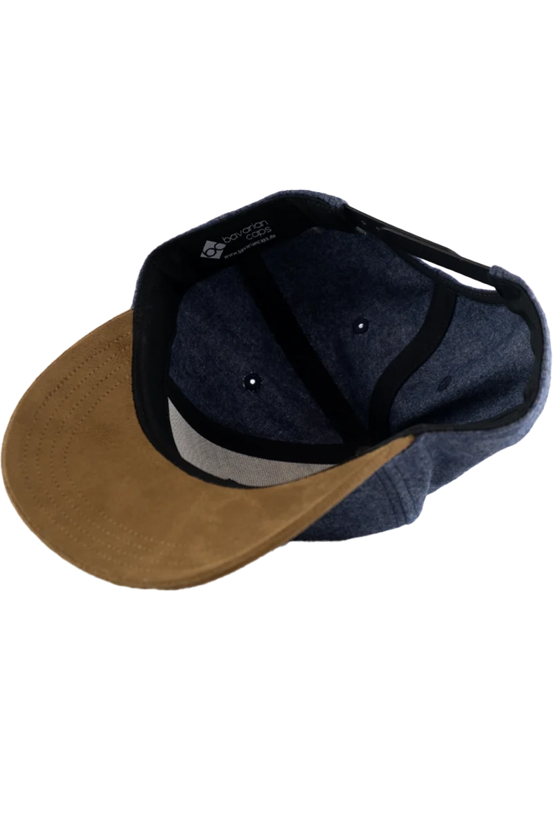 Unisex Trachtencap aus Flanell mit Edelweiß-Stickerei - flanellblau
