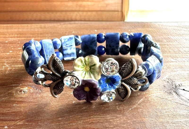 Trachten Armband, blau, Perlen, Steinchen, Blumen