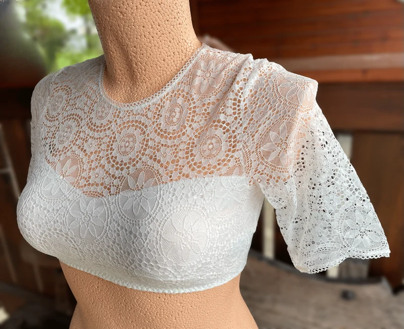 Dirndlbluse Nina von C., Miriam, champagner, halbarm, hochgeschlossen, Blüten