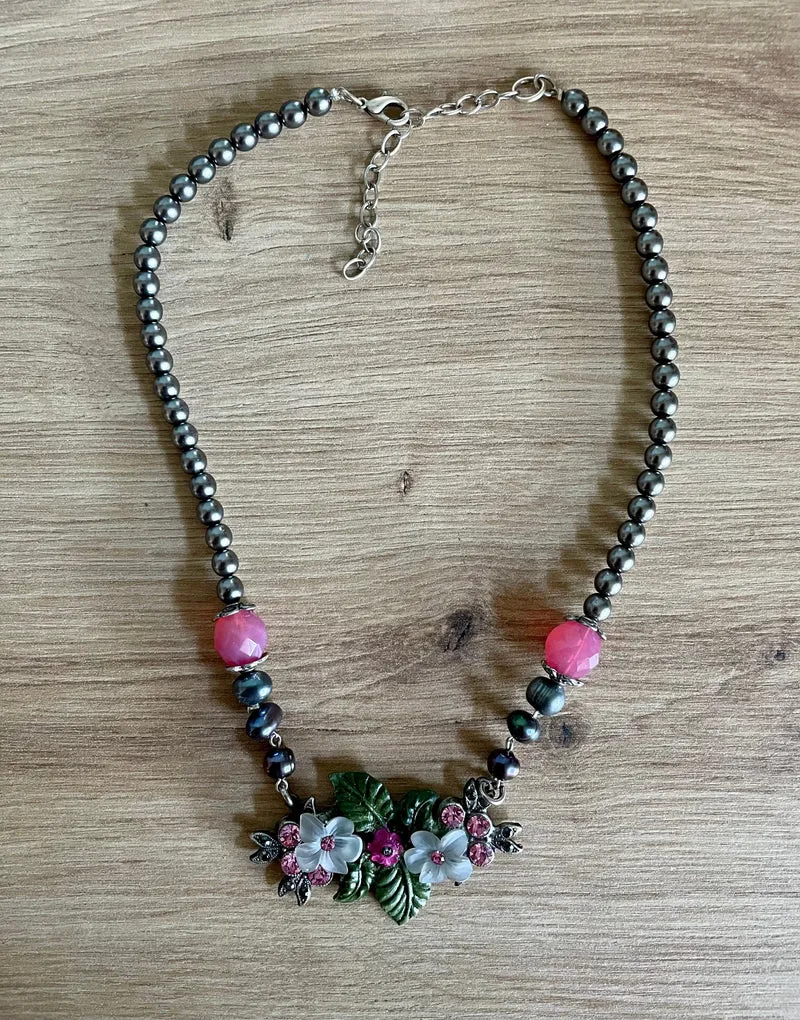Trachten Kette Collier, pink, grau Blüten Perlen