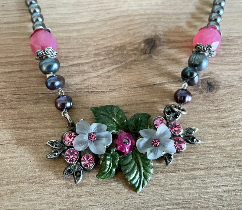 Trachten Kette Collier, pink, grau Blüten Perlen
