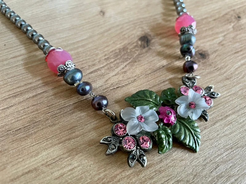 Trachten Kette Collier, pink, grau Blüten Perlen