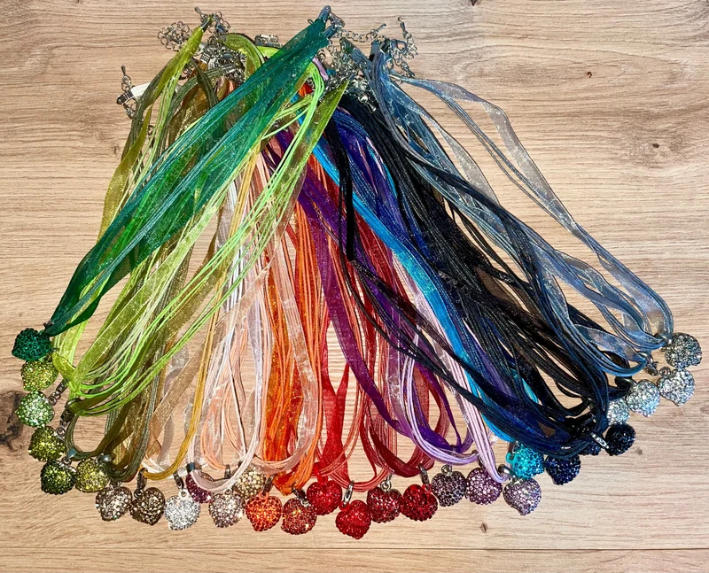 Trachten Kette mit Herz und Strass, verschiedene Farben