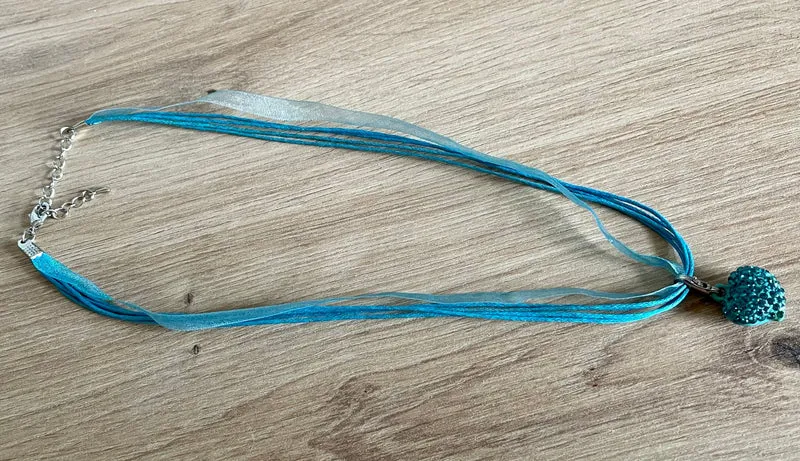 Trachten Kette mit Herz und Strass, verschiedene Farben