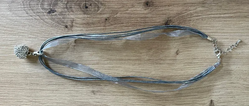 Trachten Kette mit Herz und Strass, verschiedene Farben