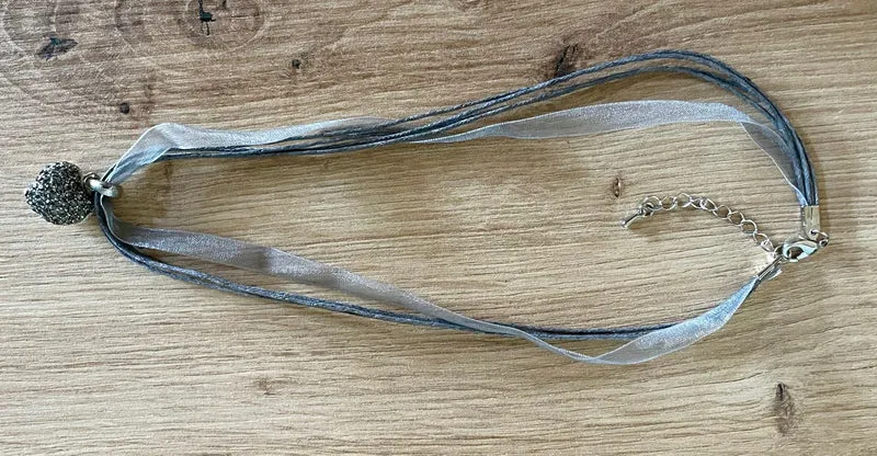 Trachten Kette mit Herz und Strass, verschiedene Farben