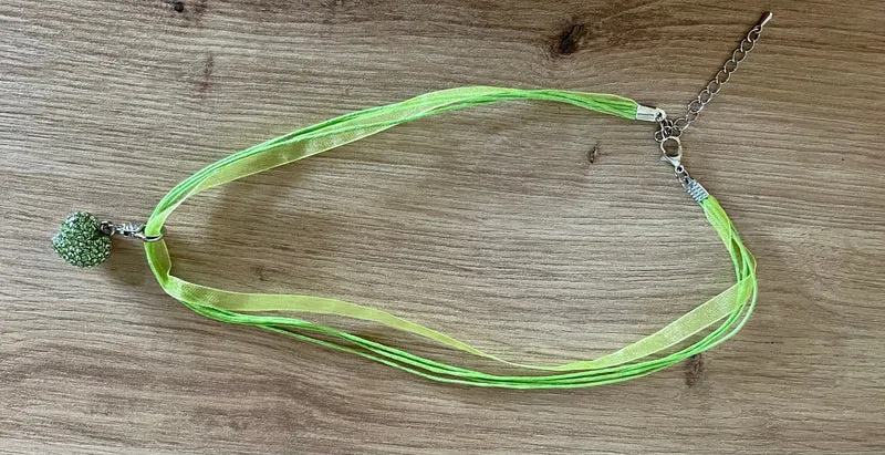 Trachten Kette mit Herz und Strass, verschiedene Farben