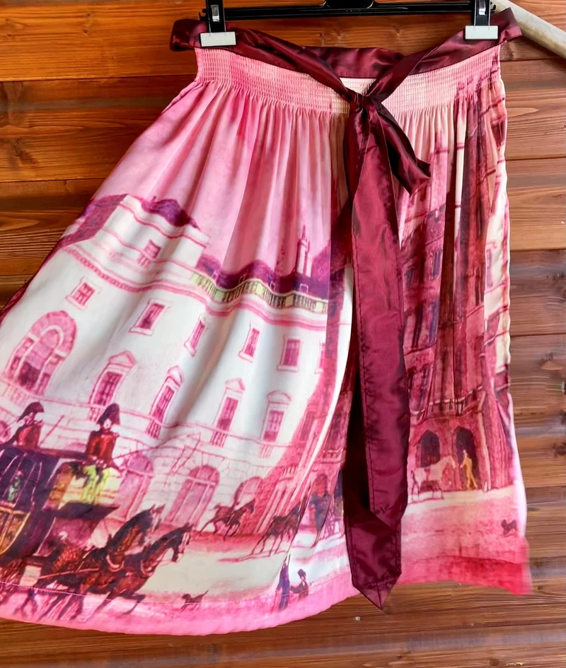 Dirndlschürze, Krüger bedruckt, 67, 70er, bordeaux, Gr. 3