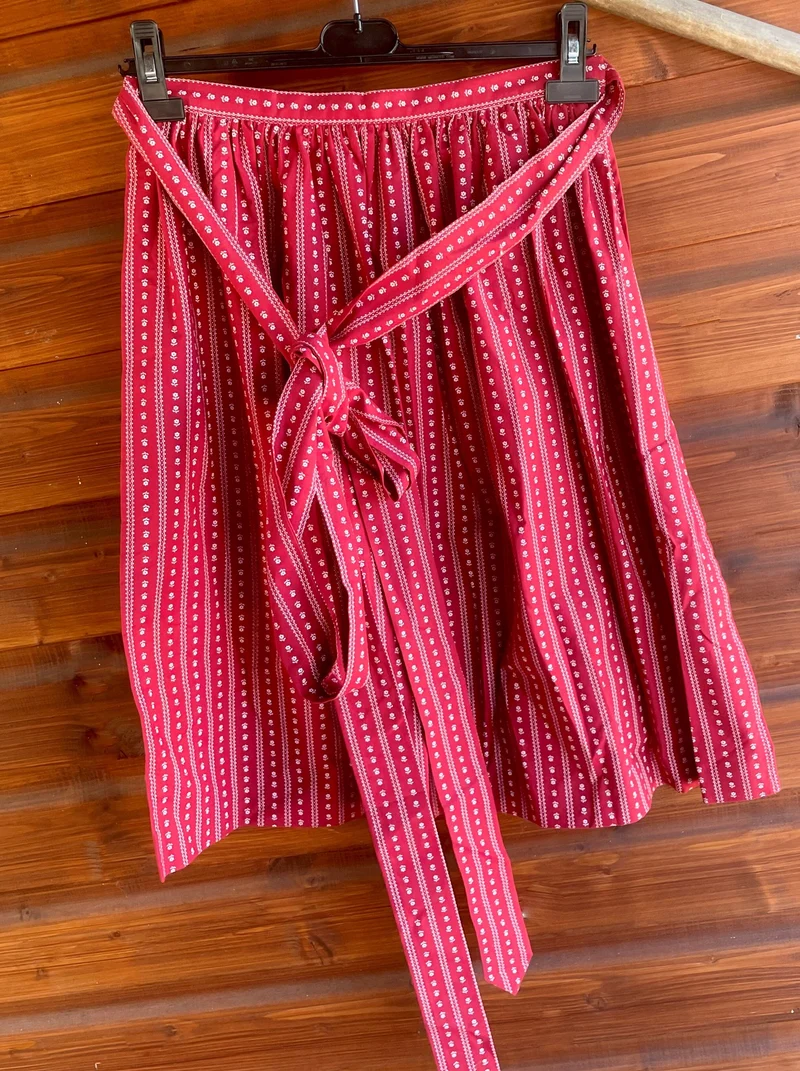 Dirndlschürze, Julia Trentini, Romy 62, 65er, rot, Gr. 3