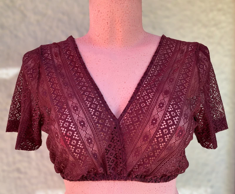 Dirndlbluse Alpenfee, Nessa halbarm, rot, Spitze, große Größen
