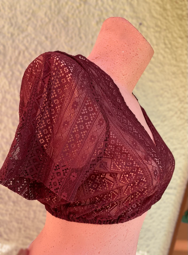 Dirndlbluse Alpenfee, Nessa halbarm, rot, Spitze, große Größen