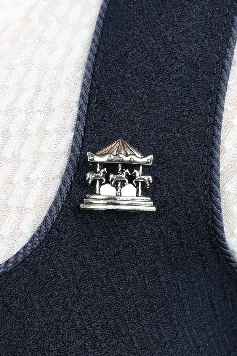 Anstecker Pin in Karussellform - altsilber