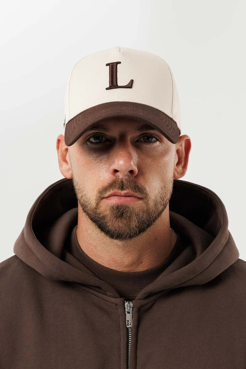 LEGEND INITIAL LOGO CAP - BROWN