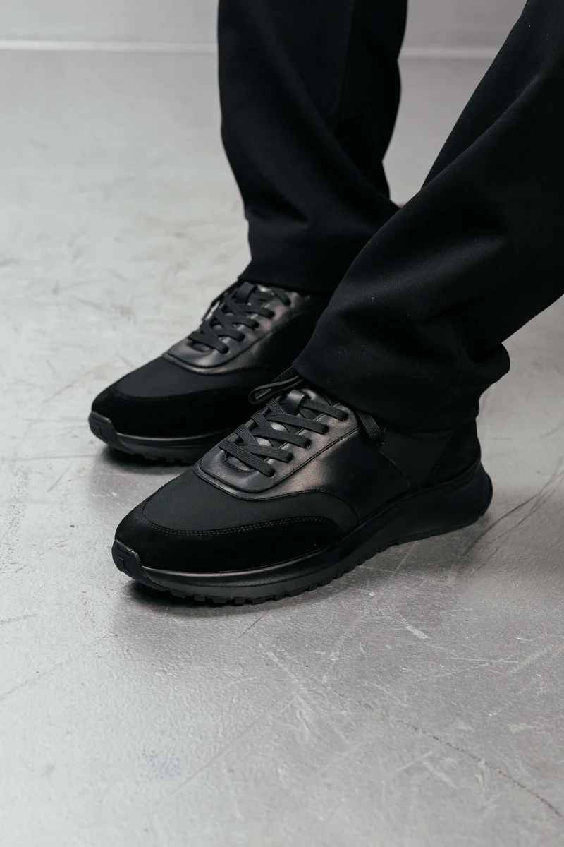 FORMA RUNNER - BLACK