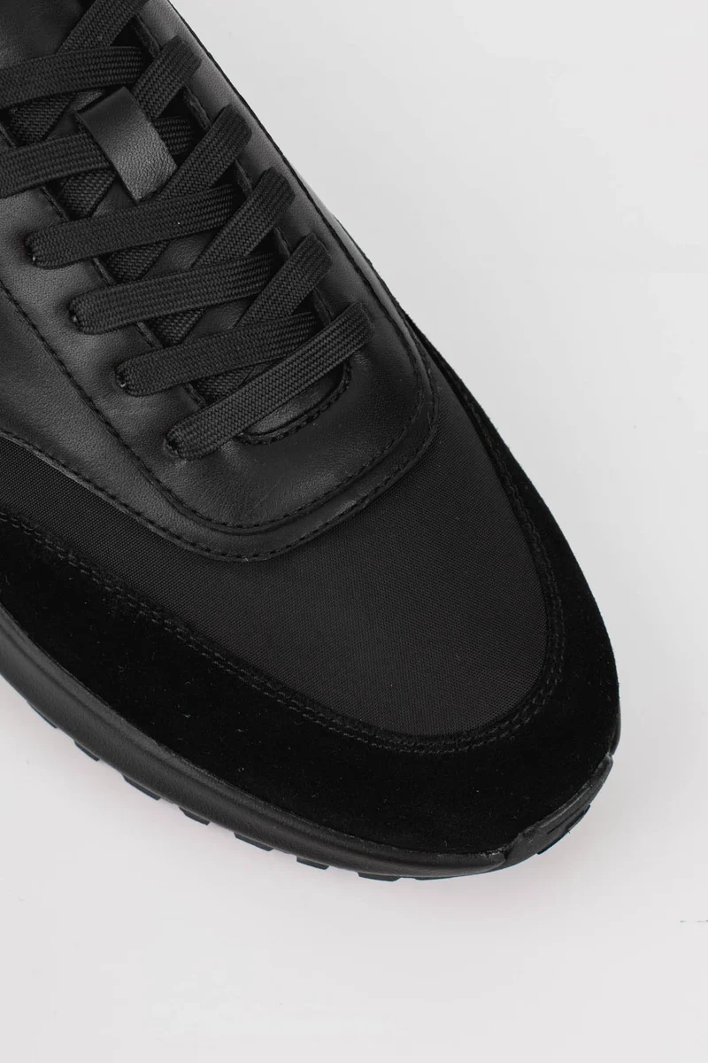 FORMA RUNNER - BLACK