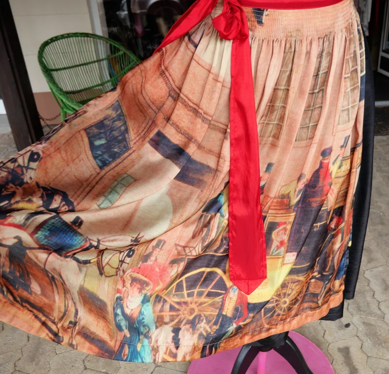 Dirndl Krüger Madl, Druckschürze, schwarz rot Midi 60 cm, Gr. 34