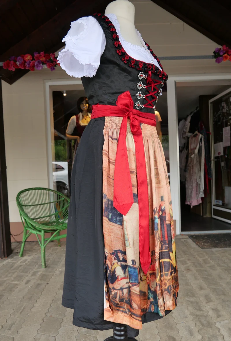 Dirndl Krüger Madl, Druckschürze, schwarz rot Midi 60 cm, Gr. 34