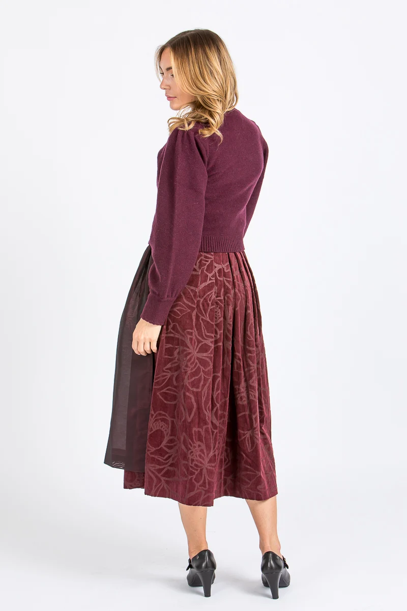 Fei scho schee Strickjacke mit Puffarm aubergine