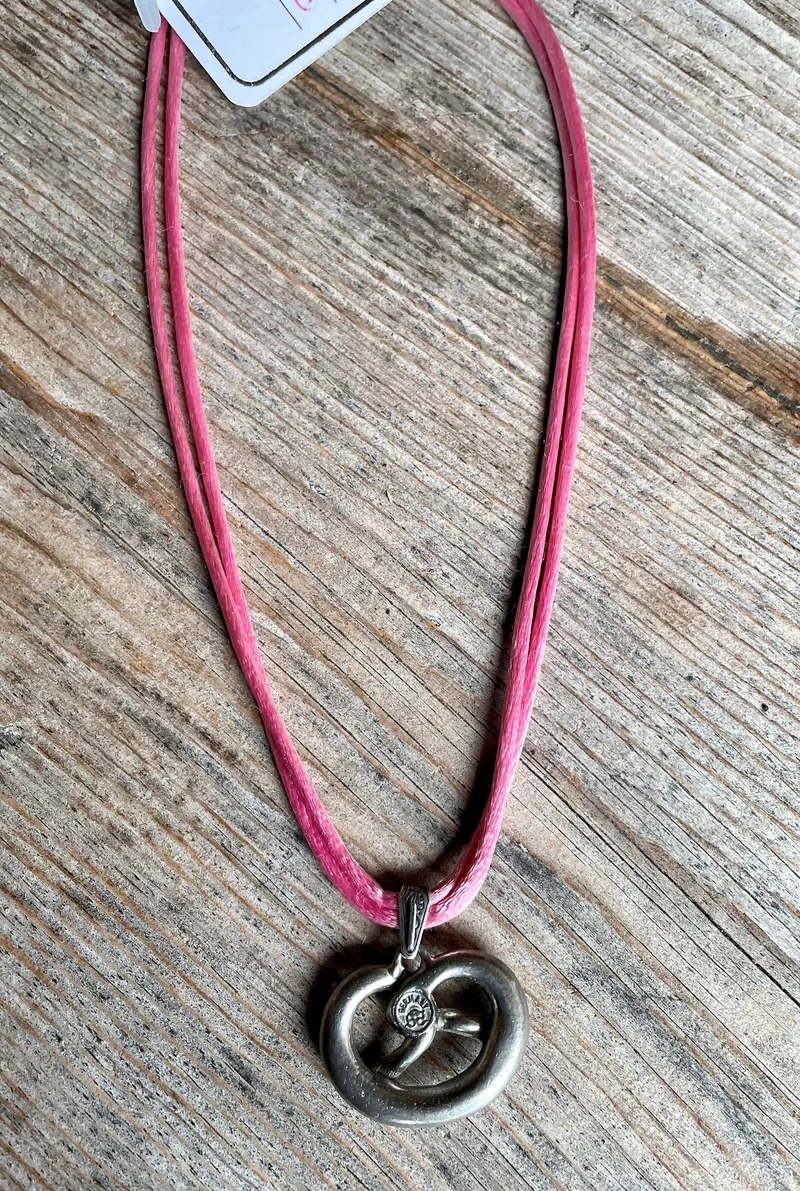 Trachten Kette rosa Satinband mit Swarowski Breze