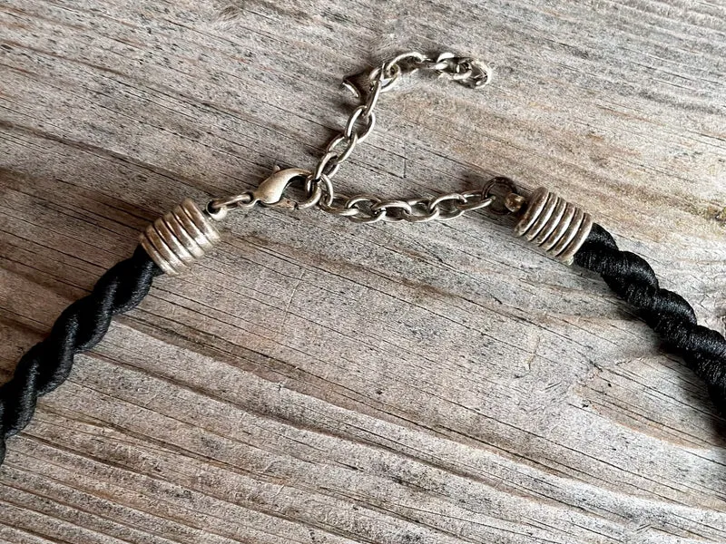 Trachten Kette Kordel mit Herz und Krone, schwarz