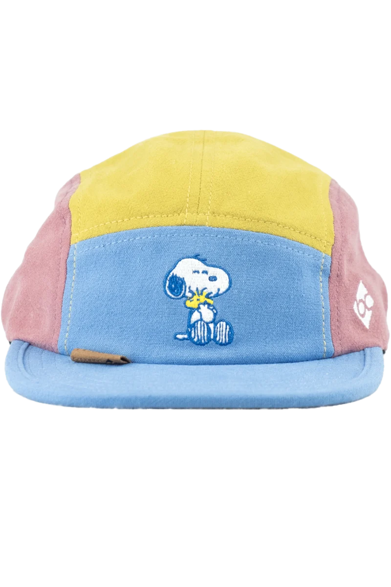 Klein-Kinder Cap mit Stickerei 'Peanuts Snoopy kuschelt'