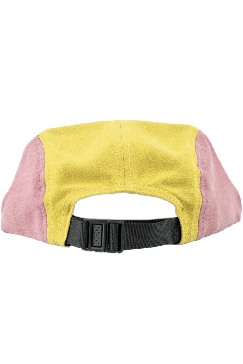 Klein-Kinder Cap mit Stickerei 'Peanuts Snoopy kuschelt'