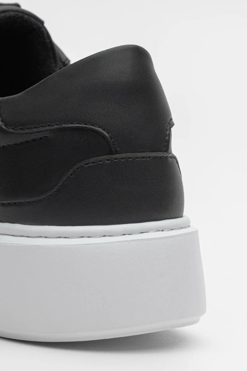LEATHER TRAINER - BLACK