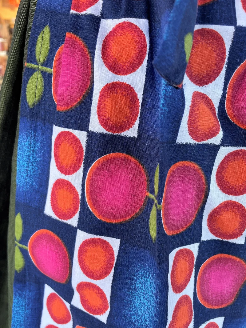 Dirndlschürze, Schürze, Retro, rot blau für 50 55 cm, Gr. 2