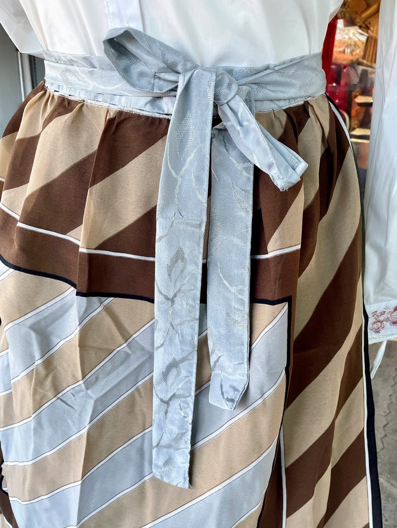 Dirndlschürze, Schürze, Tuch, braun, beige, Midi für 80 cm, Gr. 2