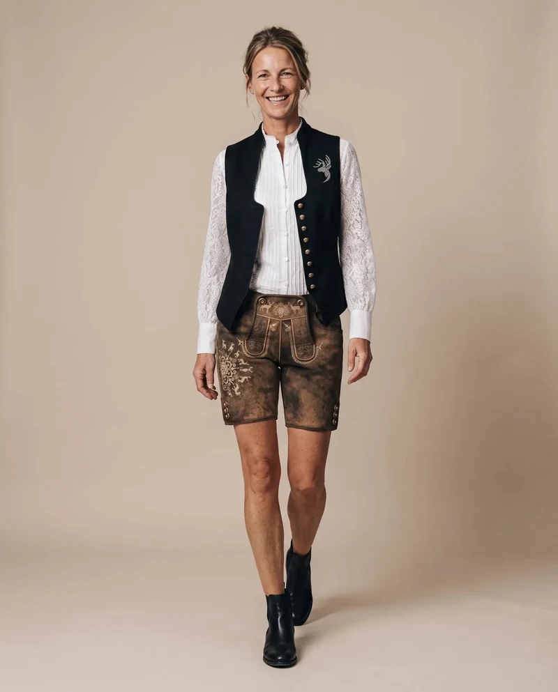 MODELL: JAMILA SCHWARZ
