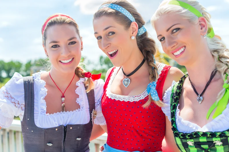 Dirndl Rental – Dein kompletter Trachten-Look fürs Bavarian Beerfest SUNDAY NO PICK UP- NO RETURN