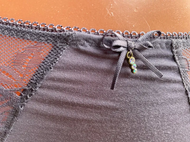 String Hipster, Nina von C., quarz, graubraun, Spitze