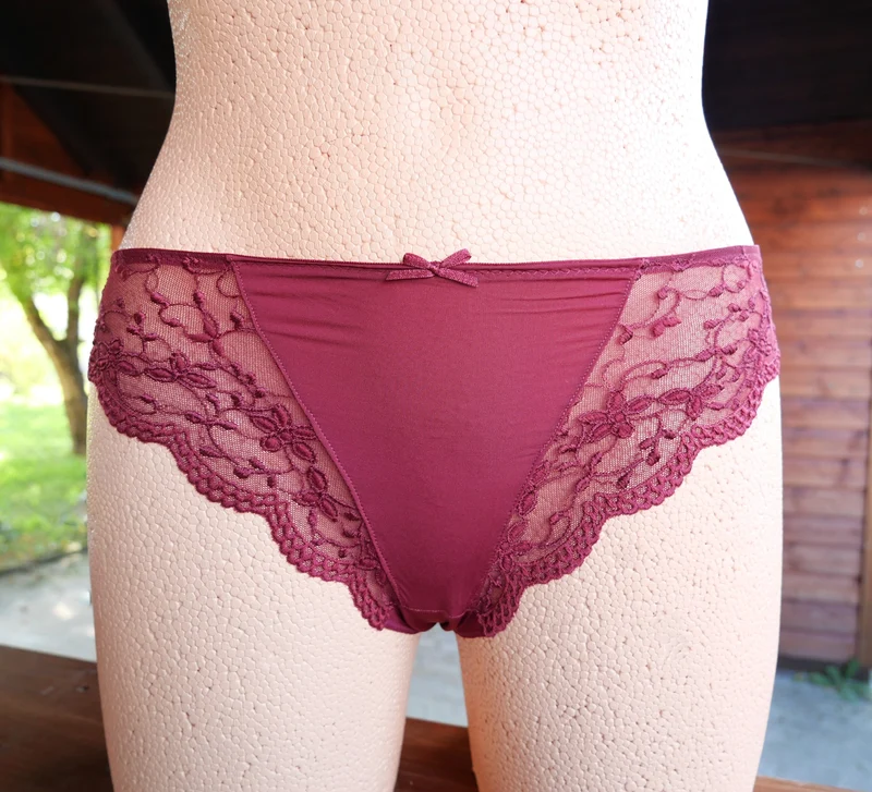 String, Nina von C., burgund, Spitze