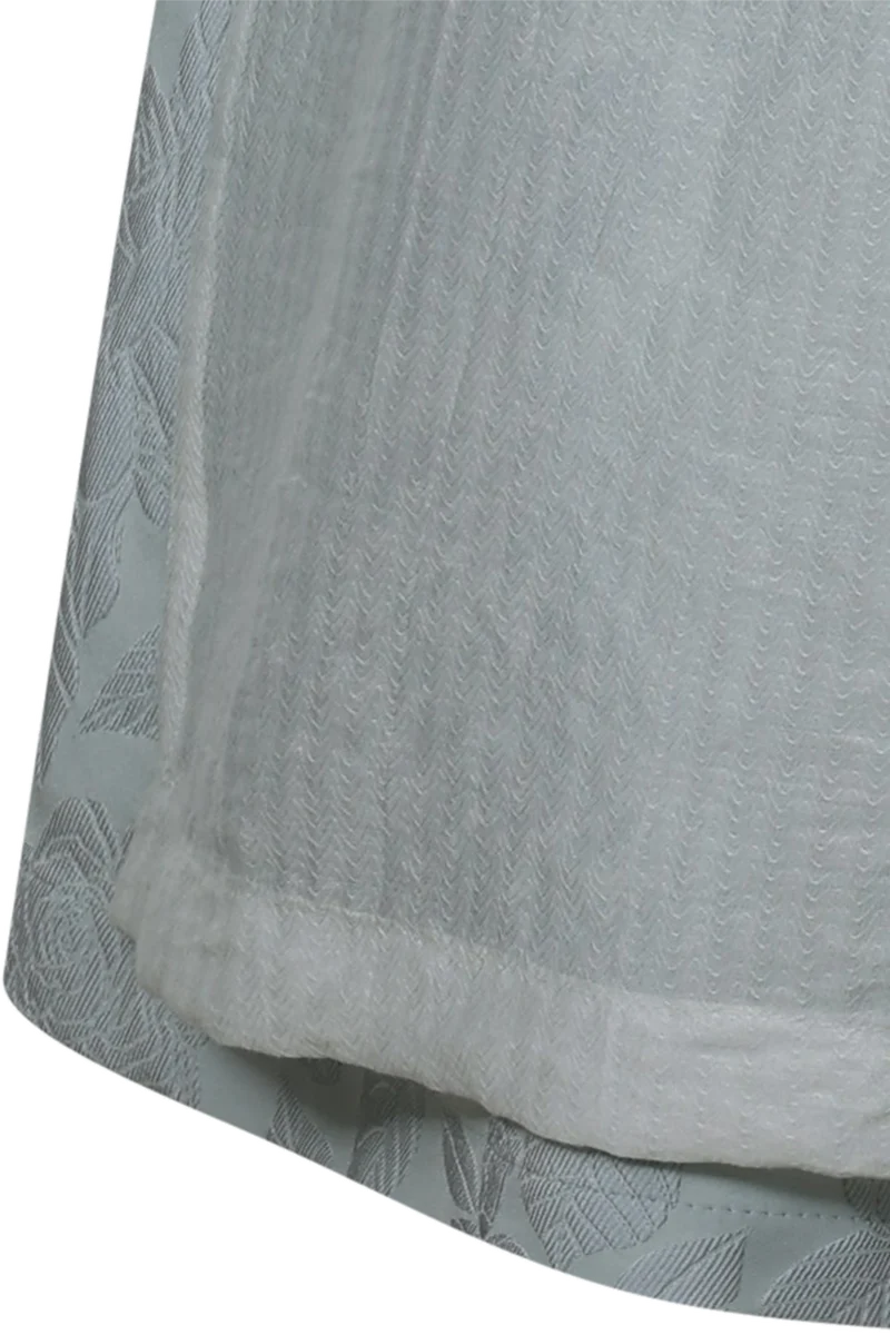 Langes Dirndl mit erhabenem floralem Design
