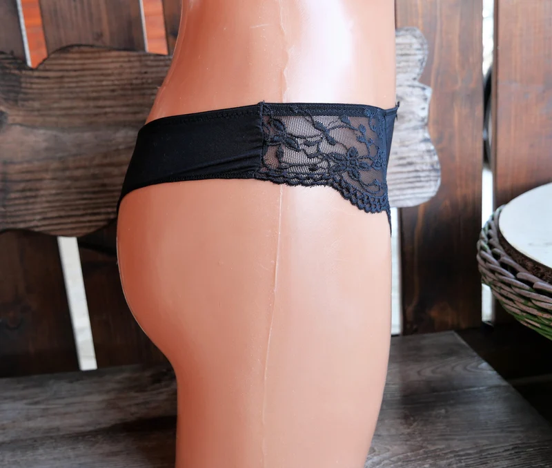 String, Nina von C., schwarz, Spitze