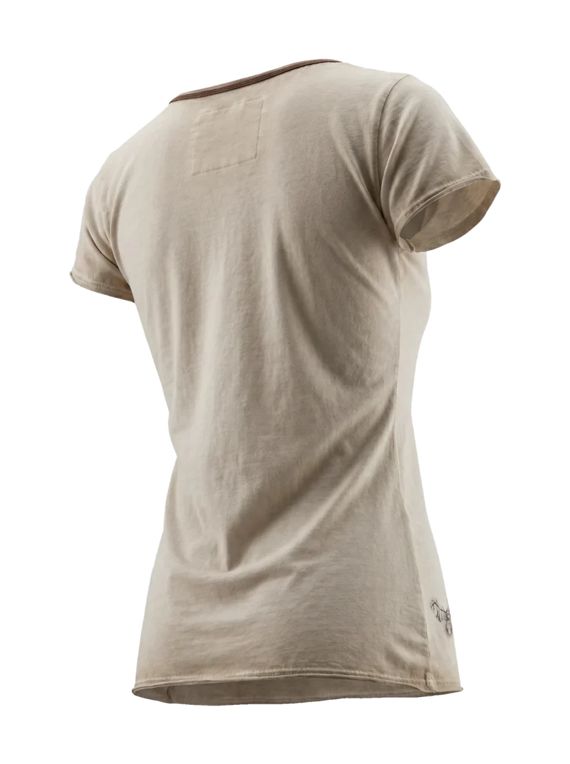MODELL: FERIKE