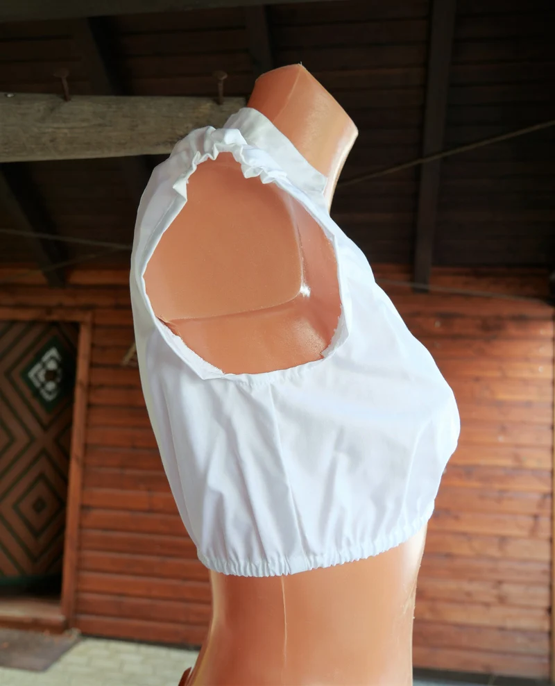 Dirndlbluse CocoVero, Bella kurz, Stehkragen, V-Ausschnitt, weiß