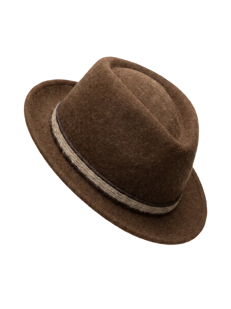 MODELL: TRILBY DAVIS