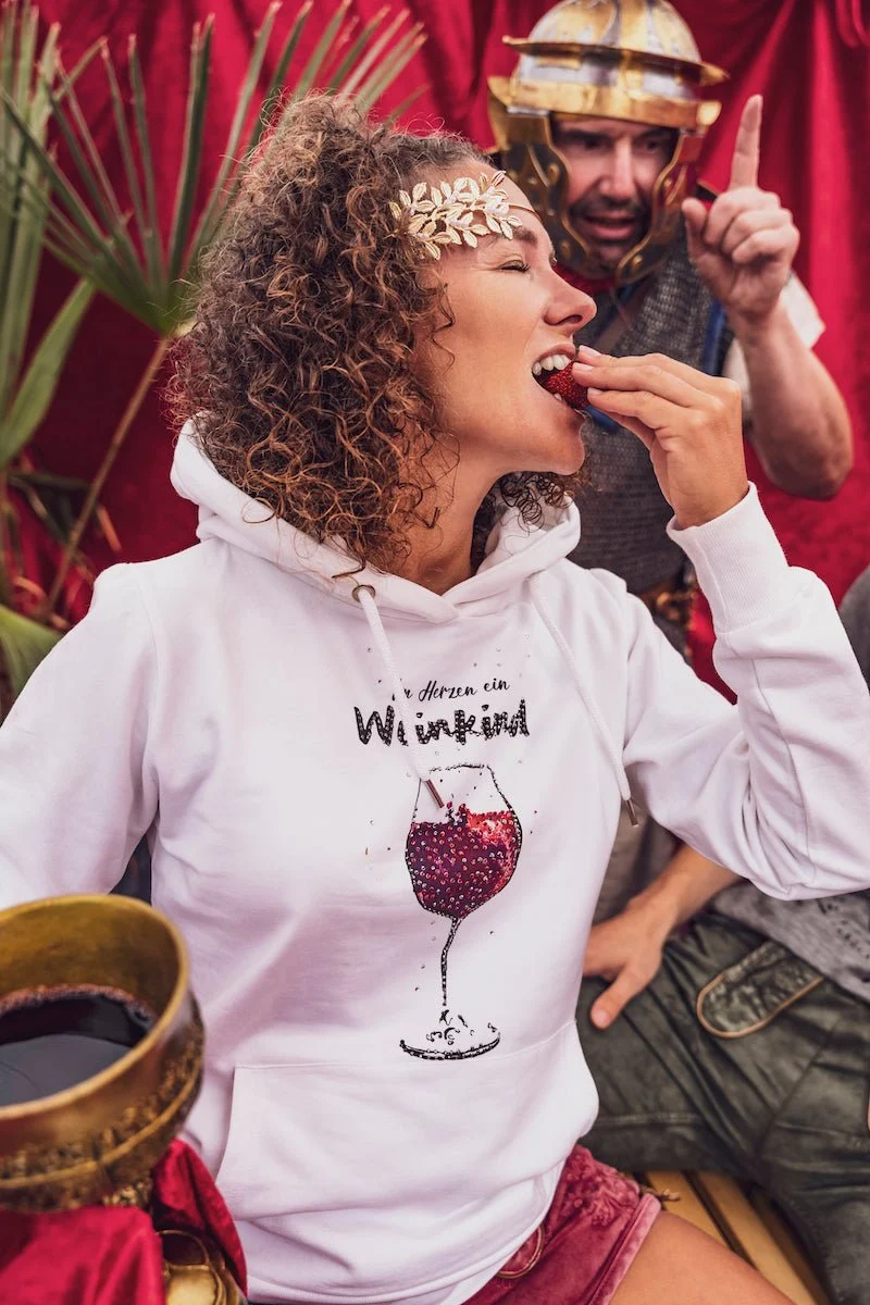 MODELL: WEINKIND HOODIE