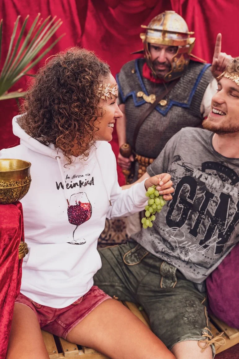 MODELL: WEINKIND HOODIE
