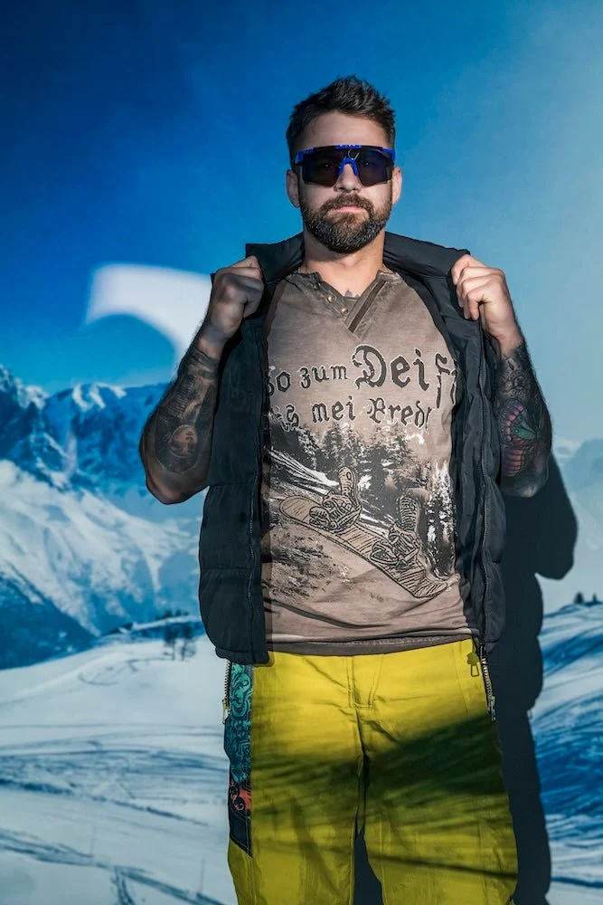 MODELL: SNOWBOARDER
