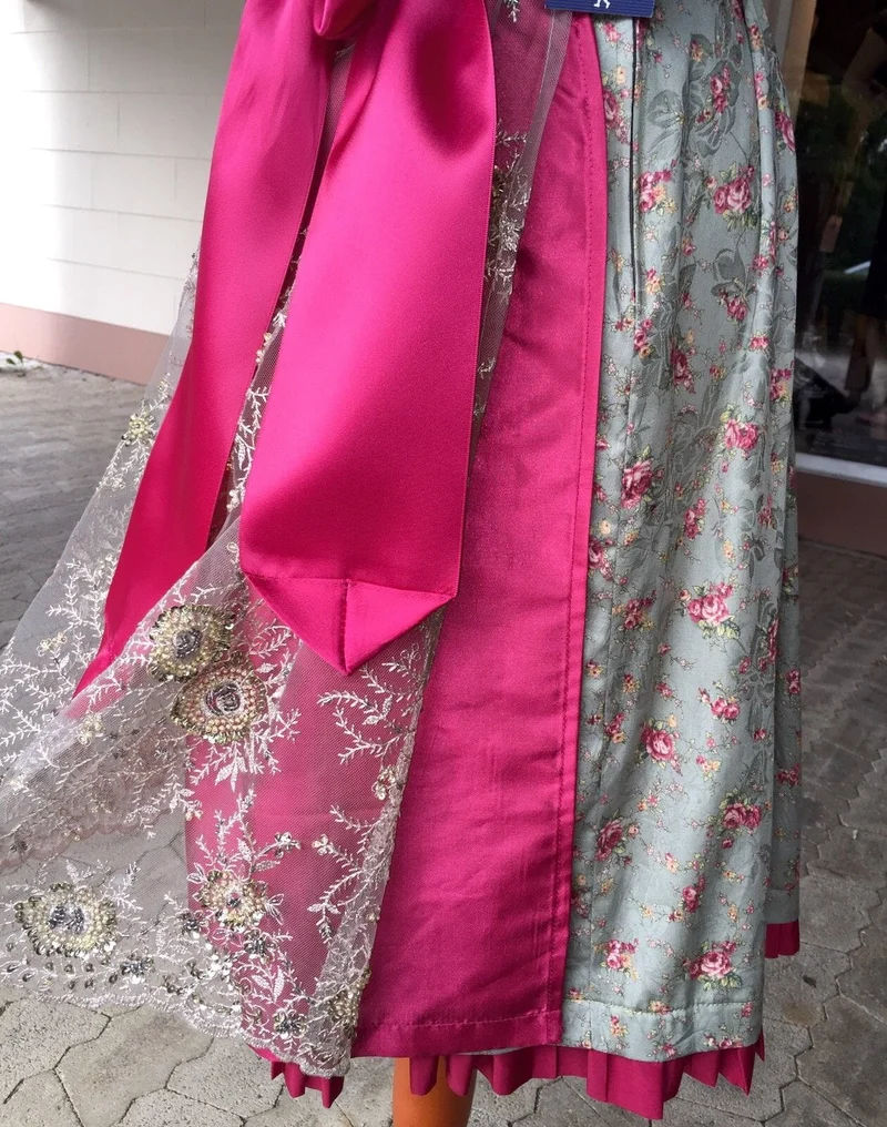 Dirndl Gwandlalm, Baumwolle, grau, beere, Spitze, Midi 70 cm, Gr. 42