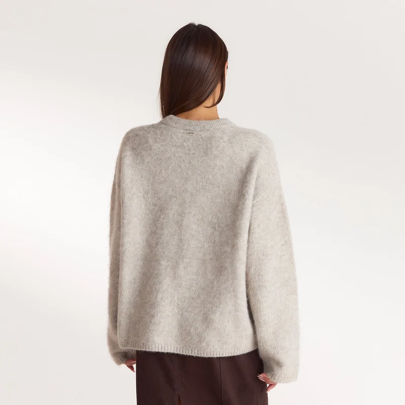 Flauschiger Strickpullover - Warmes Grau