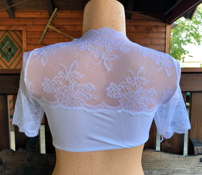Dirndlbluse Nina von C, Julia, weiß, Spitze, Knöpfe