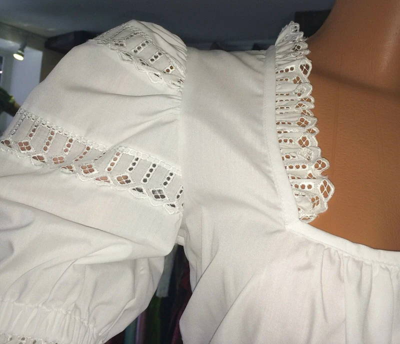 Dirndlbluse Rose, halbarm, weiß, Lochmuster, Puffärmel Gr. 34