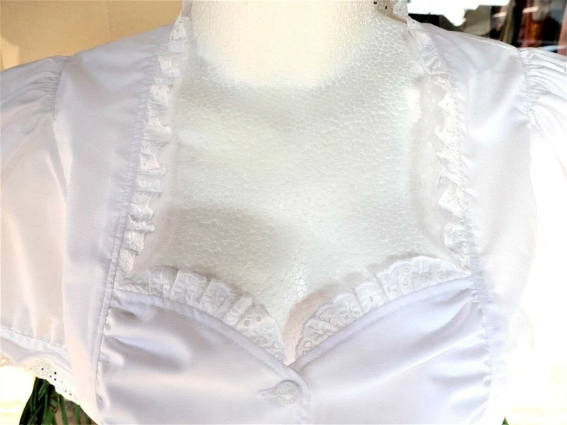 Dirndlbluse, Hess, weiß, halbarm, Knöpfe, Herzausschnitt, Spitze