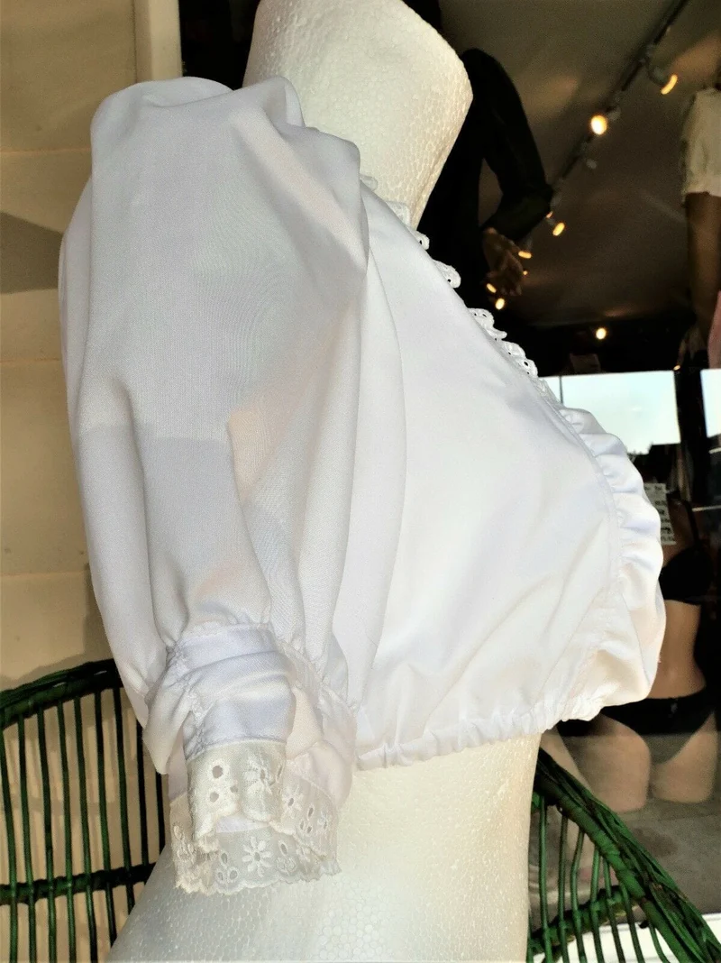 Dirndlbluse, Hess, weiß, halbarm, Knöpfe, Herzausschnitt, Spitze
